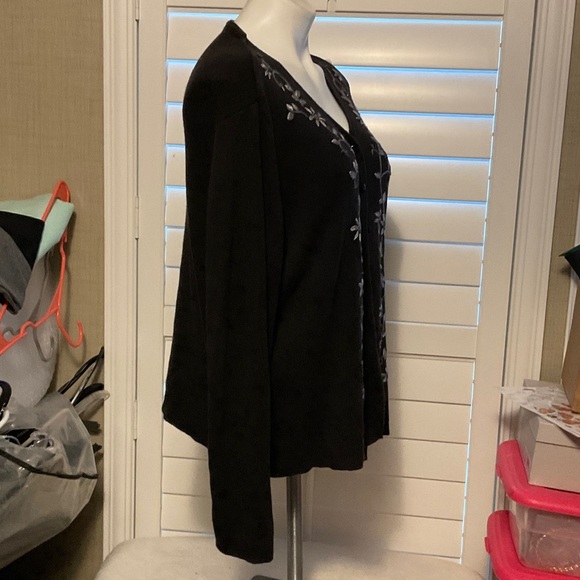 Sag Harbor Black Cardigan with White Floral Embroidery - Picture 4 of 8